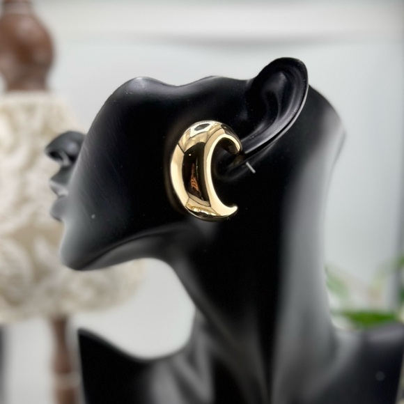 House of Harlow 1960 Jewelry - Gold Chunky Crescent Hoop Earrings – Statement Jewelry